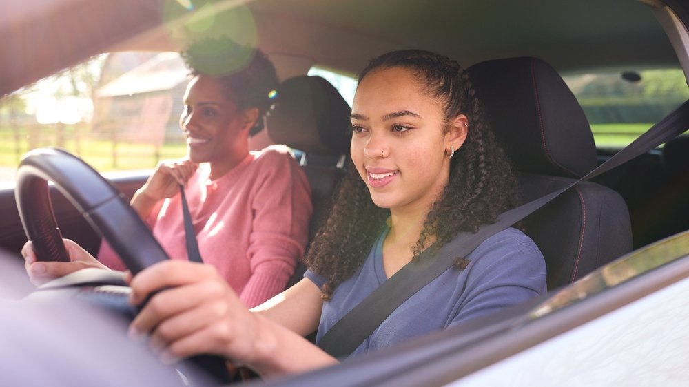 idade mínima para alugar carros